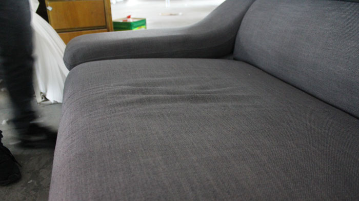 雅莉莎沙发组织员工学习如何判断咖啡厅沙发质量好坏 (2)